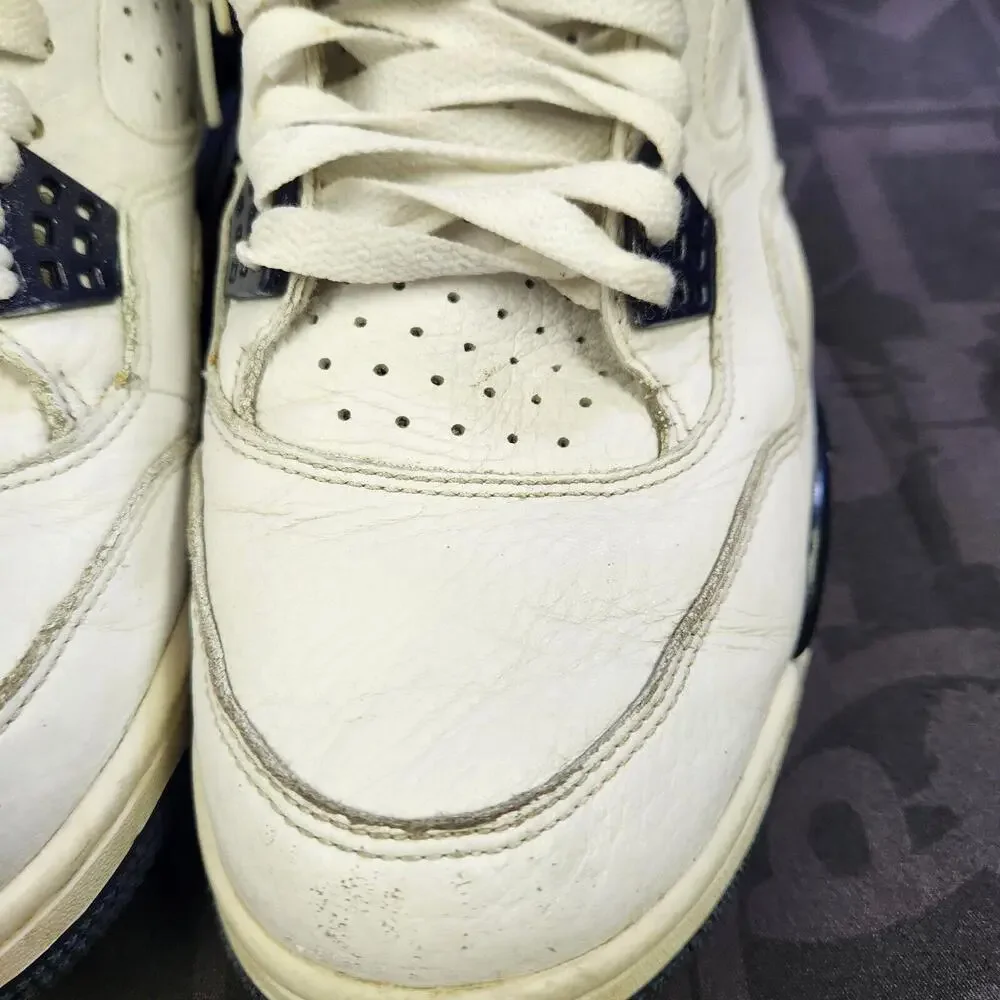 Size 9.5 - Air Jordan‎ 4 Retro LS Columbia